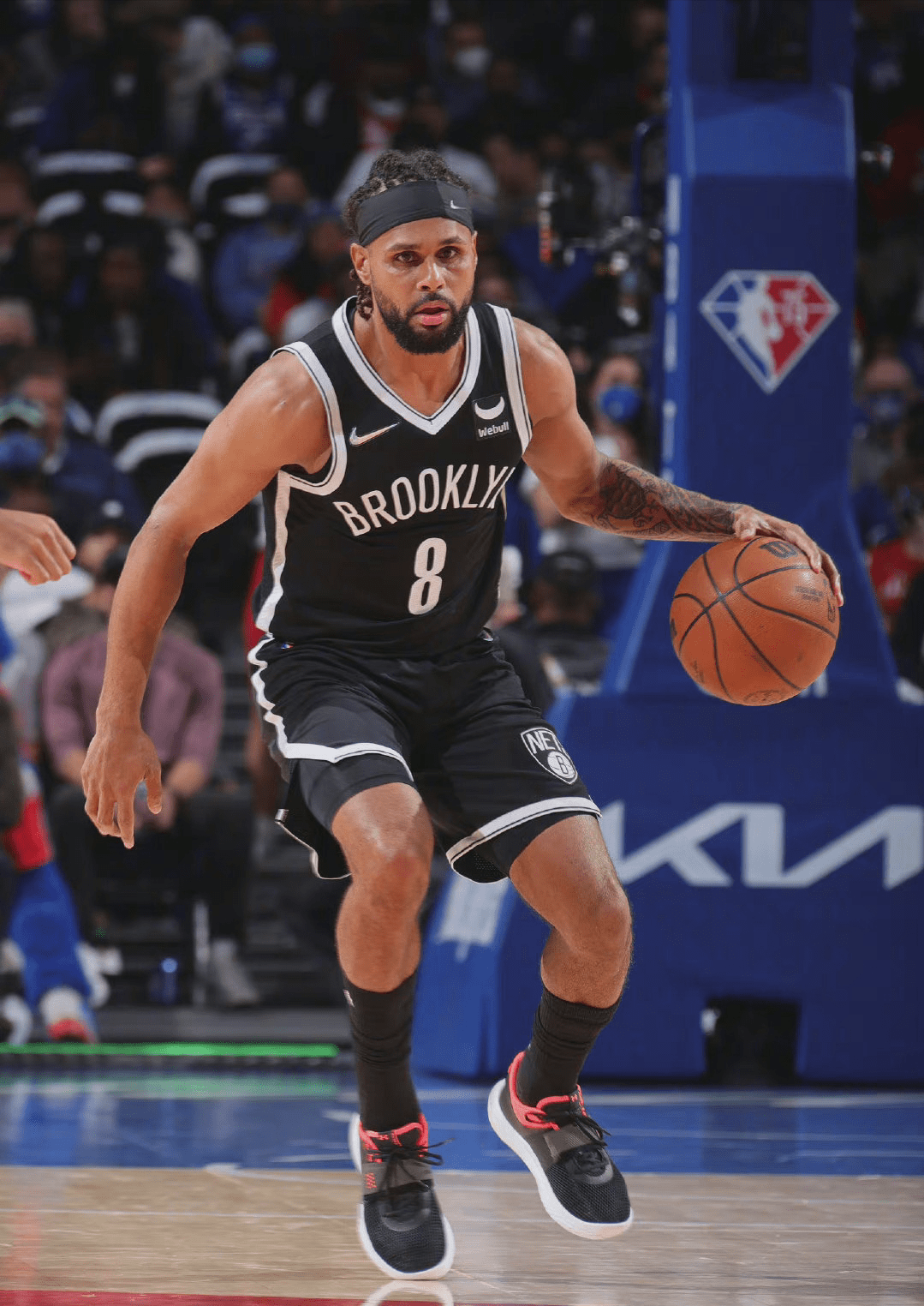 郑钦文与阿尼西莫娃争夺决赛席位